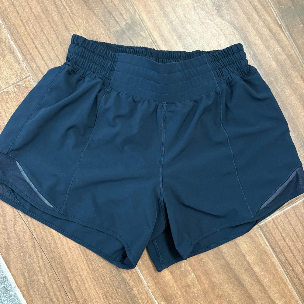 Lululemon Hotty Hot High-Rise Lined Short 4" Size 6